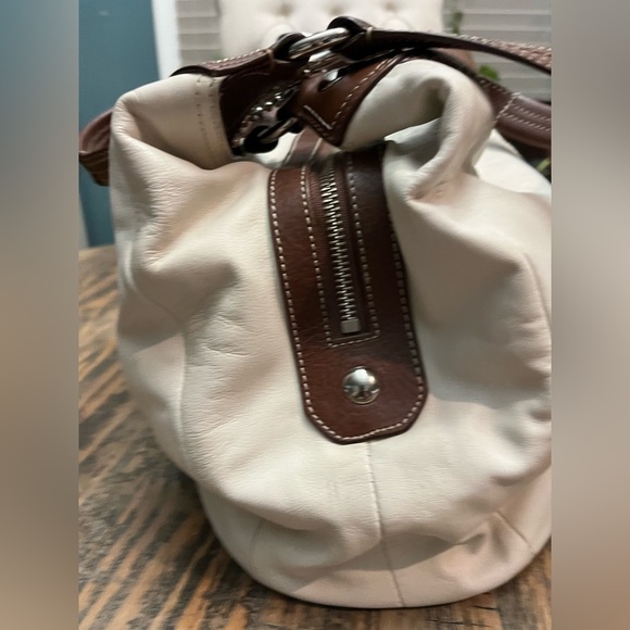 Coach White Leather Shoulder Bag - Picture 5 of 16